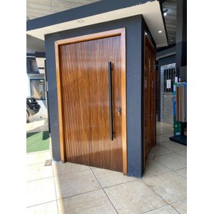 Porta Pivotante de Madeira Maciça Ripada 2,14x1,18