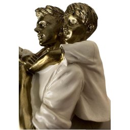 Escultura Decorativa Filho Abraçando seu Pai decoração Espressione Estatua Pai e filho, Estatua Pai  - 2