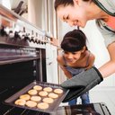 Ver imagem 5 de Luvas Térmicas Antiderrapantes de Silicone e Algodão para Cozinha - Segurança e Conforto