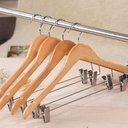 Ver imagem 5 de Kit 3x Cabides de Madeira com Presilha Verniz Marfim Roupa