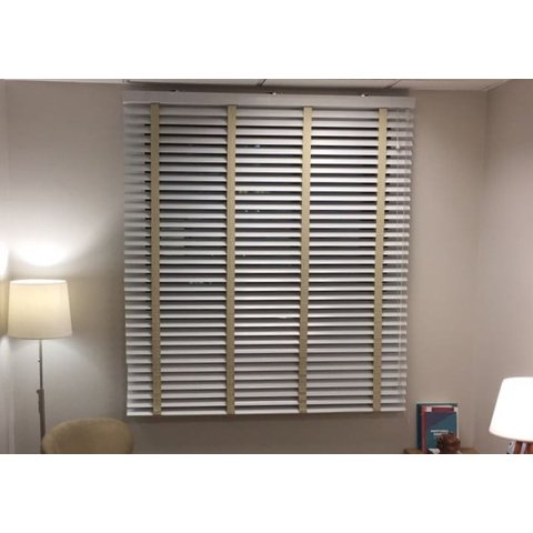 Persiana Horizontal - 1,50m Larg X 1,20m Alt - Alumínio 50mm com Fita Decorativa - Cor: Bege Claro -