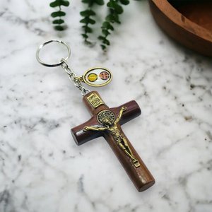 Chaveiro Cruz Medalha de São Bento Madeira 7 Cm