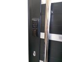 Ver imagem 7 de Porta Pivotante de Alumínio 210 x 100cm com Friso e Fechadura Digital Linha 30 Abertura Esquerda Preto Esquadrias Bergamo