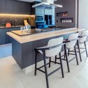 Ver imagem 2 de Banqueta Madeira Maciça com Braço Perry 49cm | Linho Cinza Claro - Sallar Home