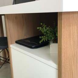 Escrivaninha Elegante com Pés Ripado 2 Gavetas e 1 Nicho Florence - 13
