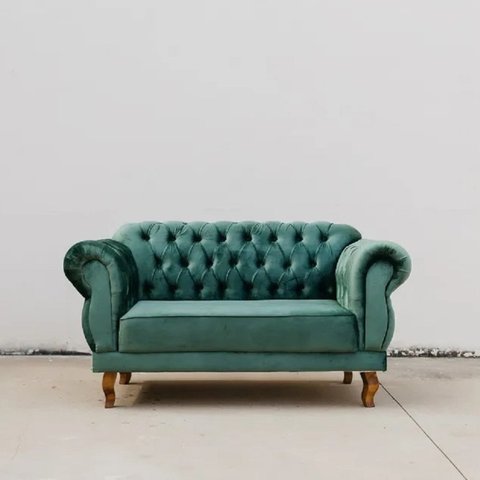 Sofá 2 Lugares Chesterfield Fixo em Veludo Verde Elizabeth Yescasa