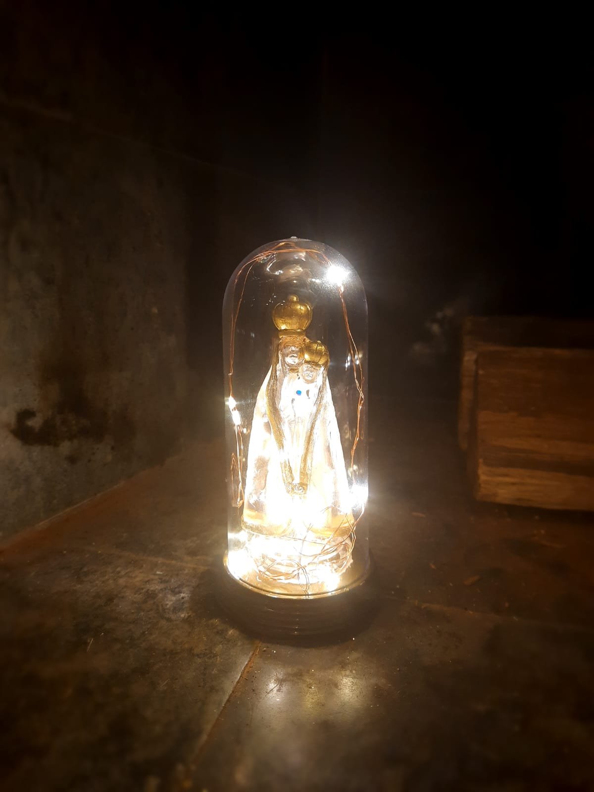Luminária Imagem Nossa Senhora De Nazaré Mãe De Jesus Redoma e Luzes de LED Branco Quente Amor Lindo - 1