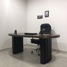 Mesa para Escritório com Curvas Orgânicas, Pés Ripados e Tampo Tamburato Diretor 2 Metros  - 18