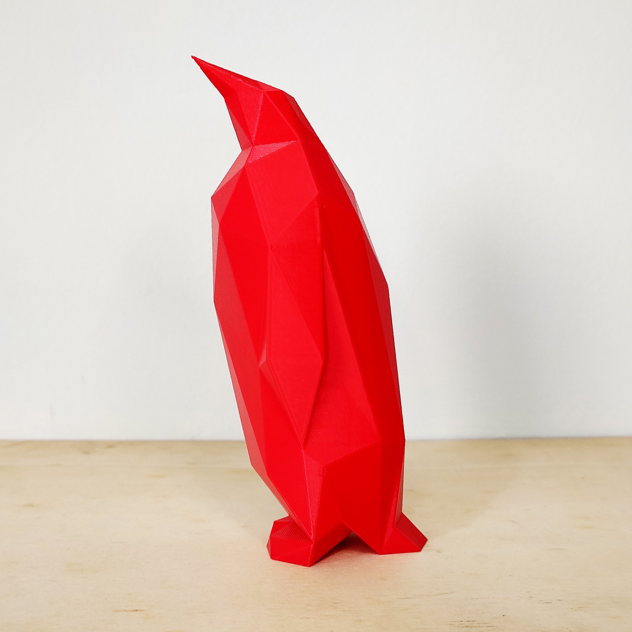 Pinguim Decorativo - 15 Cm De Altura - Toque 3D:Vermelho - 2