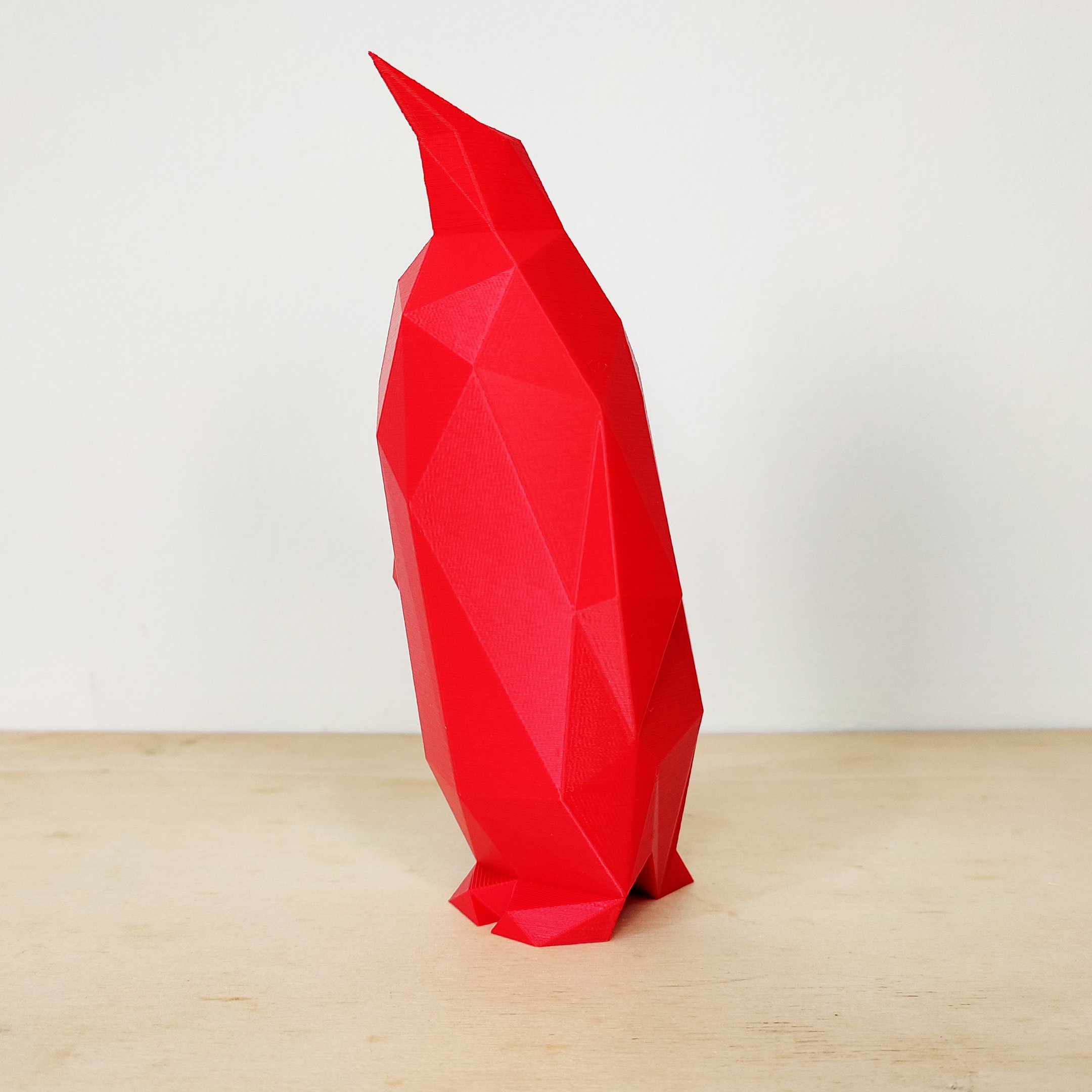 Pinguim Decorativo - 15 Cm De Altura - Toque 3D:Vermelho