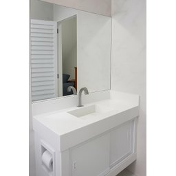Gabinete de Banheiro em Porcelanato com Porta de Correr e Porta-papel Integrado 80x40x80 - 1