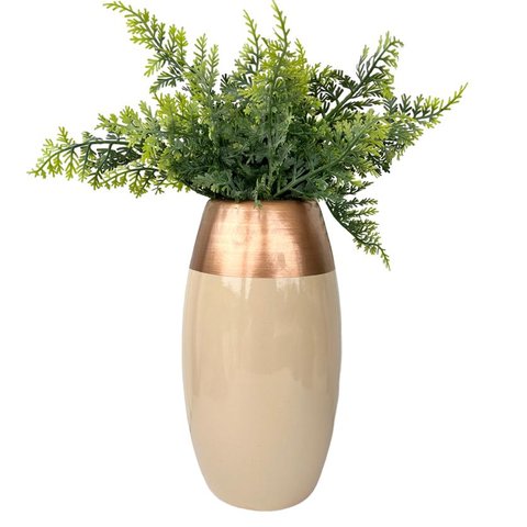 Decoração sala rack vaso centro de mesa bege/cobre c/ planta