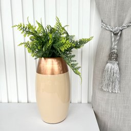 Decoração sala rack vaso centro de mesa bege/cobre c/ planta - 2