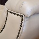 Ver imagem 7 de Recamier Calçadeira King 195 Cm em Tecido Sintético Bege com Tachas Cisne - Larbelle