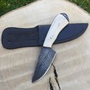 Ver mais imagens de Faca Edc Artesanal Pequena Coreadeira Forjada em Aço Damasco Cabo Osso D'avila