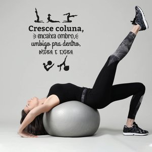 Adesivo de Parede Frase Pilates Cresce a Coluna Inspira Expira Kanto Store Adesivo de Parede Logo Ac