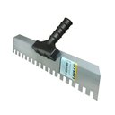 Ver imagem 1 de Desempenadeira Aço Rodo Dentada Reforçada 48cm X 8,5cm Stein
