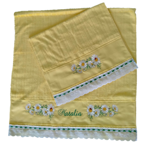 Jogo de Toalhas bordadas Banho e Rosto. Estampa: Margaridas . Cor: Amarelo. Dohler Artesanalle