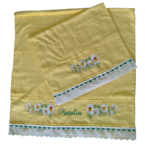 Jogo de Toalhas bordadas Banho e Rosto. Estampa: Margaridas . Cor: Amarelo. Dohler Artesanalle