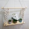 Prateleira suspensa com macramê 10x49 cm - 2