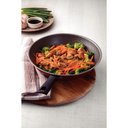 Ver imagem 7 de Wok Tramontina com Revestimento Interno e Externo em Antiaderente Starflon Max Vermelho 24 Cm 2,2 L