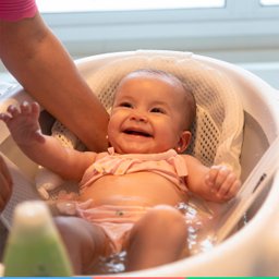 Banheira Bebê Dobrável de 0 à 3 Anos Fechamento Compacto Smile Rosa Safety 1st - 10