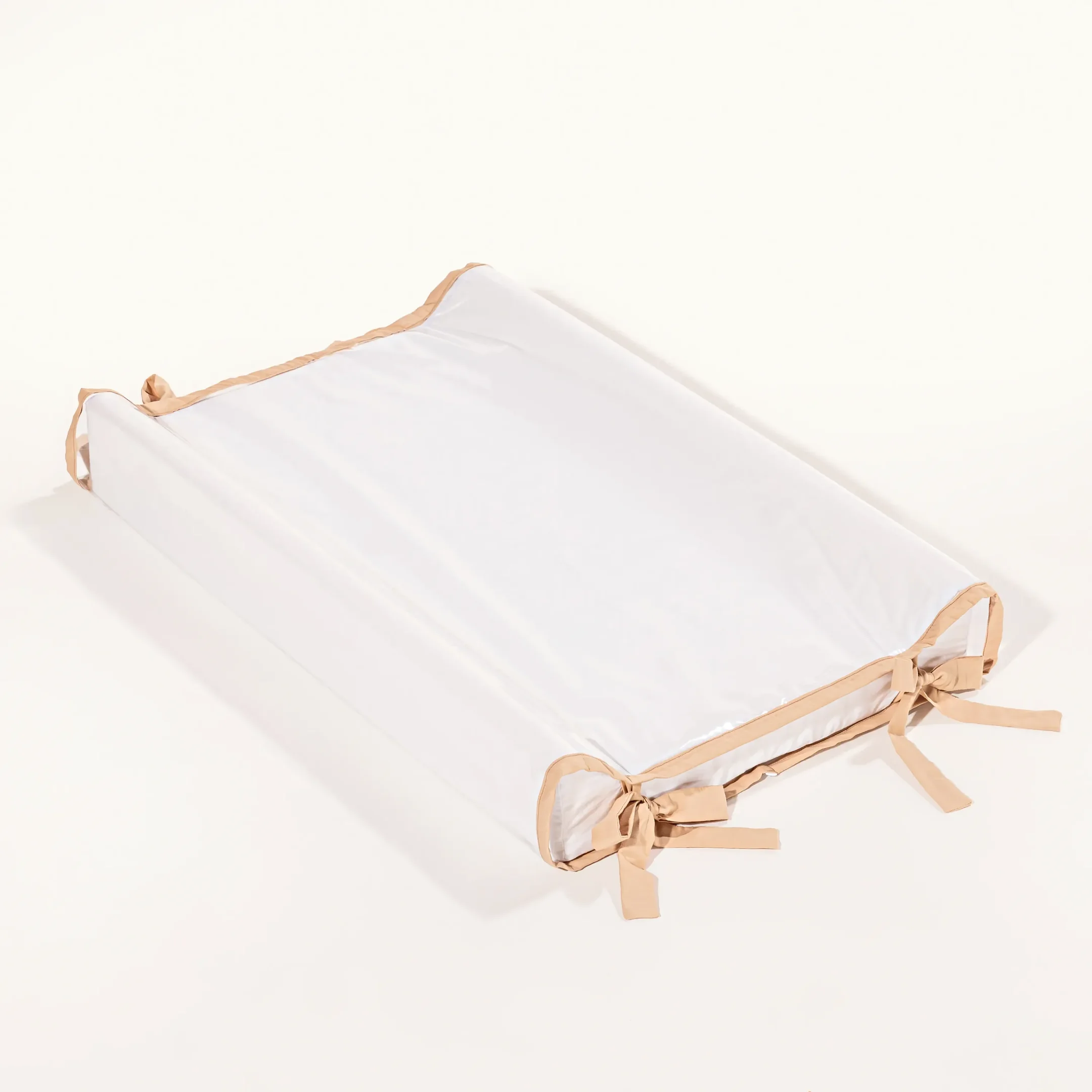 Trocador Bege | Formato Anatômico/concha | Percal 230 Fios 100% Algodão Antialérgico | Capa Plástica