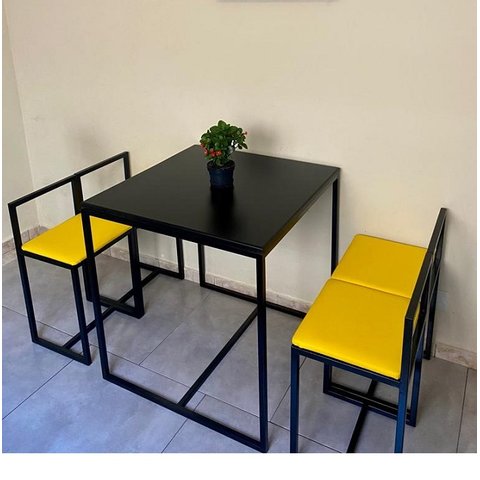 Conjunto Mesa 4 Cadeiras Pequena Estofado Amarelo Industrial Black Box