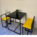 Ver imagem 1 de Conjunto Mesa 4 Cadeiras Pequena Estofado Amarelo Industrial Black Box