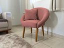 Ver imagem 4 de Cadeira Poltrona Reforçada para Sala de Estar Confortável Estilo Moderna Tecido Veludo Moblan Decor: