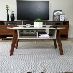 Mesa de Centro com Tampo Oval e Pés em MDF Diva Bege - 18 Mesa de Centro com Tampo Oval e Pés em MDF Diva Bege - 18