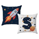 Ver imagem 1 de Kit 2 Capas Almofadas Astronauta Nome 45x45 Id Decor:letra S