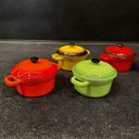 Ver mais imagens de Cj 4pçs Mini Panelas Porcelana Tampa Coloridas 13cm Wolff