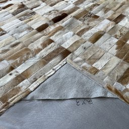Tapete de couro bege malhado 2,00x3,00 s/b peça 3x9cm - 3