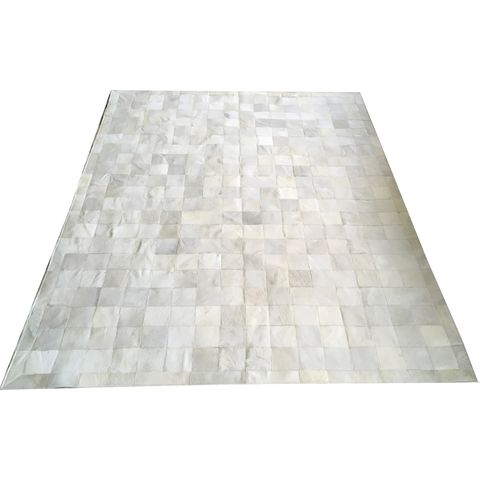 Tapete de Couro Branco 1,70x2,20 com Bordas Peça 10x10cm