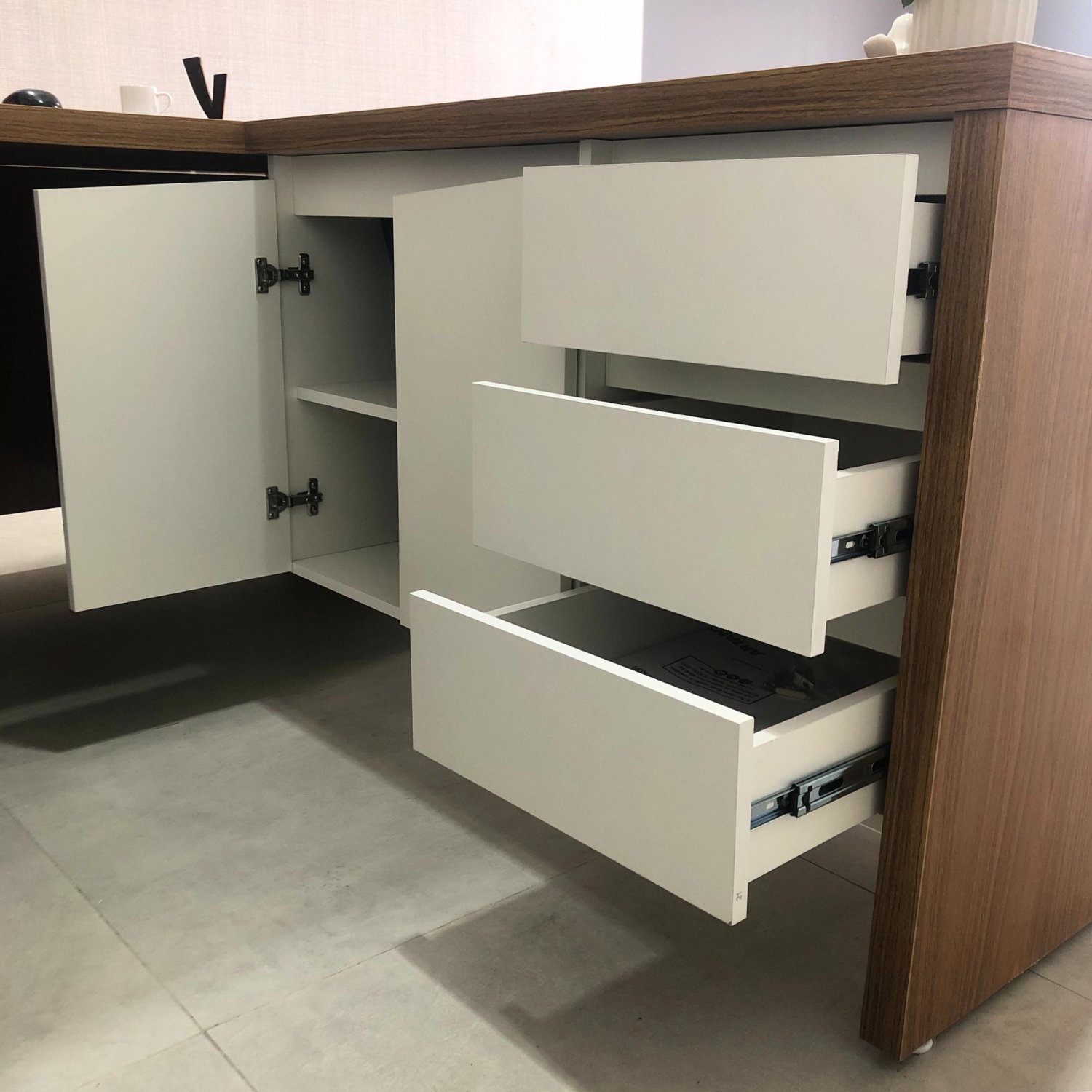 Mesa para Escritório em L Chefia com 2 Portas 3 Gavetas em Tamburato Y37 - 5