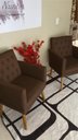Ver imagem 5 de Cadeira Poltrona para Sala de Estar Decor Resistente Recepção Pés de Madeira Tecido Suede