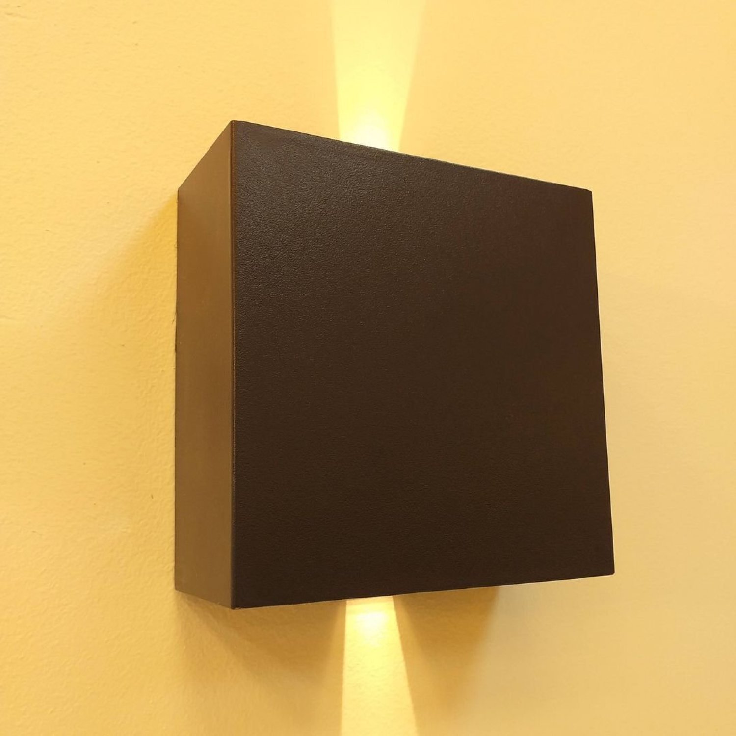 Arandela Cubo Preto (l)12cm (c)12cm (a)5,2cm 1xled Integrado 4w 3000k 260lm Ip65 - 1