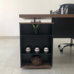 Mesa para Escritório Diretor em L com Porta de Correr e Caixa de Tomada - 18