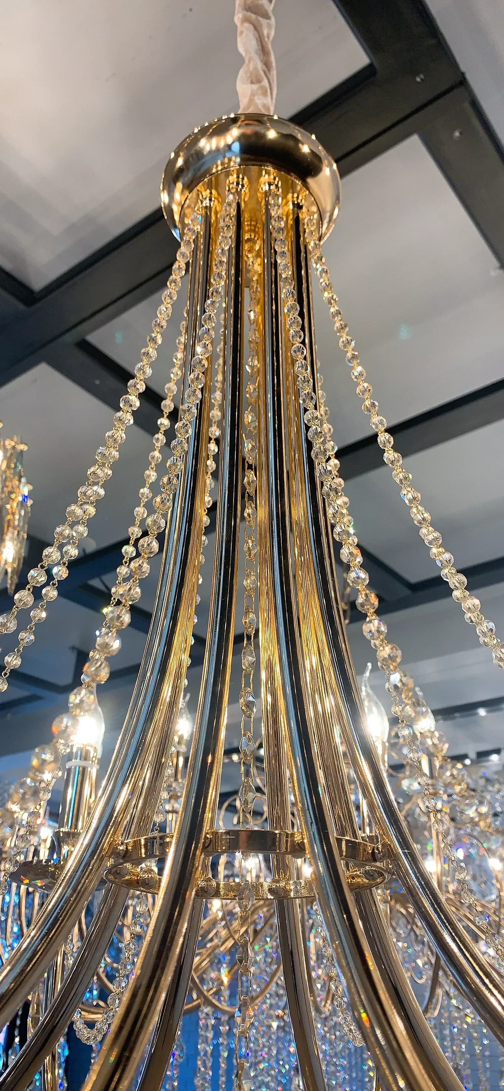 Ver imagem 3 de Pendente/lustre Madrid 96x72cm Metal Dourado com Cristais K9 Champagne 10 Lâmpadas E14 Tupiara