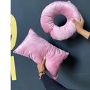 Ver imagem 2 de Kit Almofadas 2/5 Veludo Rosa Chiclete - In9 Decor