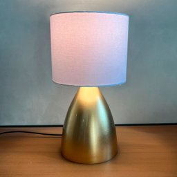 Abajur Luminária de Mesa Dourado Bojudo com Cúpula de Algodão Branco para Cama, Quarto, Sala - 5