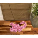 Ver imagem 1 de Tapete Escorpião Rosa, Decorativo e Muito Resistente.