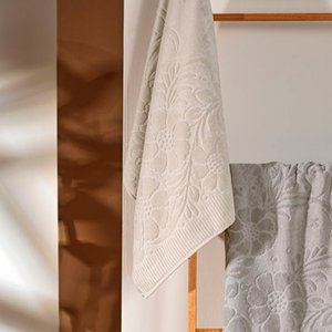 Toalha de Banho Velvet Flower Gelo 68x1,40m