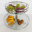 Ver imagem 2 de Fruteira Giratória Redonda de Mesa com Duas Prateleiras de Vidro Giosul Cromado