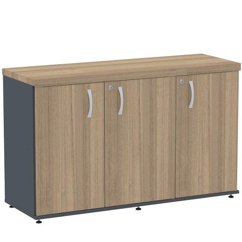 Armário Baixo Credenza PE40 Pandin 121,50 cm (largura) MDP Cor Noce Naturalle e Grafito Três