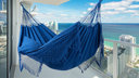 Ver imagem 1 de Rede de Descanso Casal Algodão Eco Blue, com Franja e Detalhes Artesanais em Macramê. Combinação de