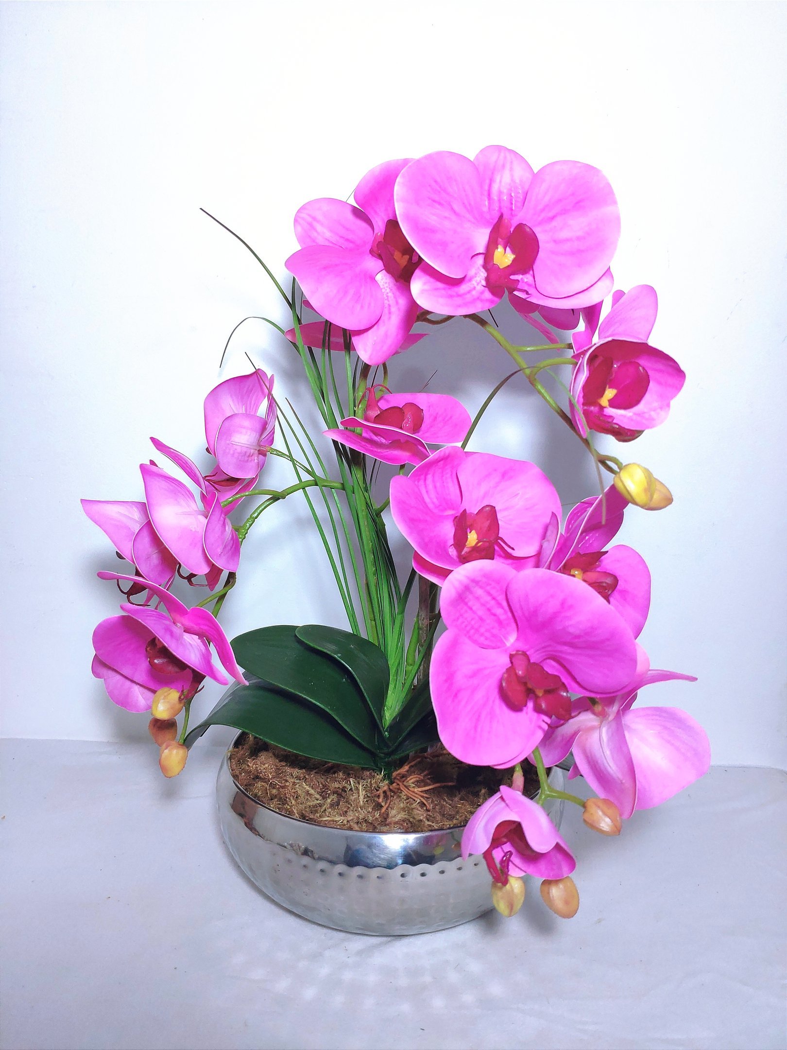 Arranjo Orquídea Silicone 3D Artificial Para Centro de Mesa Rosa Pink Com Vaso Metalizado Inox