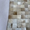 Ver imagem 3 de Tapete Couro Quadriculado Bege Malhado 0,50x1,50 S/b Pç 5