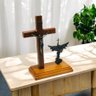 Crucifixo de Mesa com São Miguel Arcanjo 20 Cm - 1